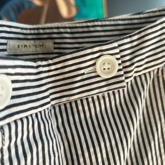Jones New York Stretch Black and White Striped Cropped Pants 10 - Picture 13 of 16